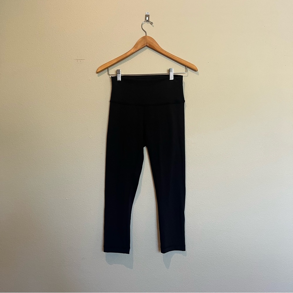 Black Lululemon capri leggings size 6